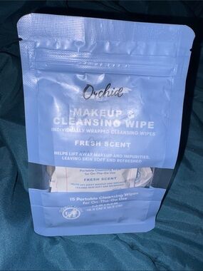 Orchid - Fresh Scent Makeup & Cleansing Wipes - 15 portable cleansing wipes